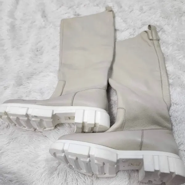 Free People Brooks Tall Boots Chalk Chunky Slip On Boots Size 40. Sh4 - Image 5