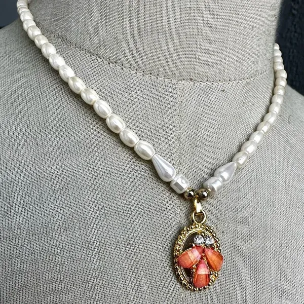 Faux pearl pendant necklace - Image 2