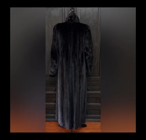Burchay’s Exclusive Furriers of Chattanooga Long Women’s Mink Coat - Large Tall - Image 4