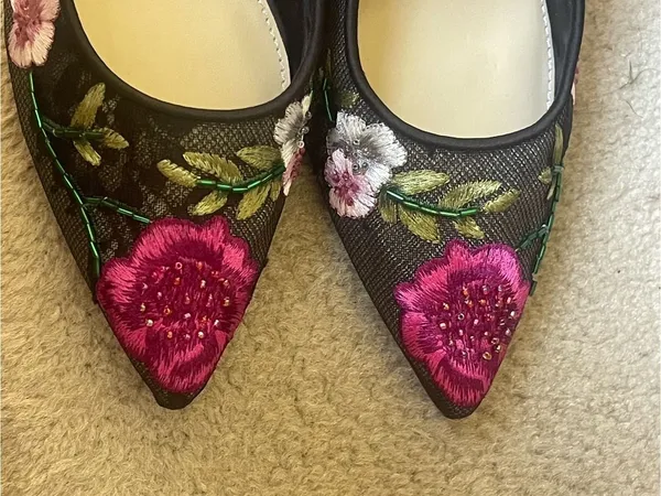 New Betsey Johnson Lira Floral Embroidered Mesh Slingback Heels Blue Sole Sz 8M - Image 7