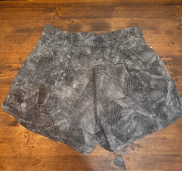 Lululemon Tracker Shorts 4" V - Image 5