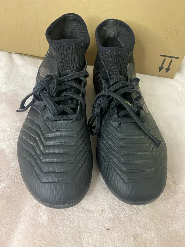 Adidas Soccer Predator Mens Shoes - Image 2
