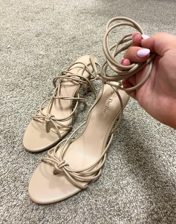 tan heels Size 7.5 - Image 2