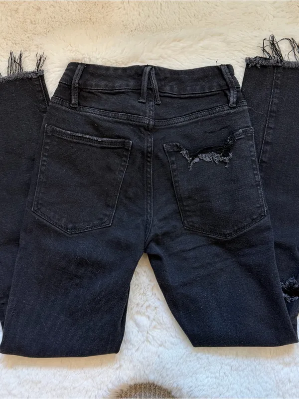 Good American Straight Leg Distressed Jeans 24 / 00 - Black - Image 2
