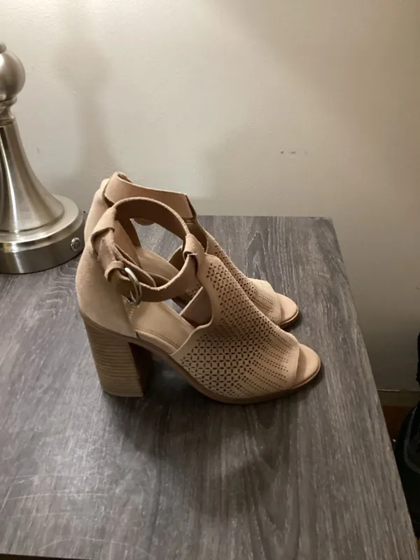 Marc Fisher Vixen Cutout Suede Block Heel Sandals Size 7M Tan - Image 3