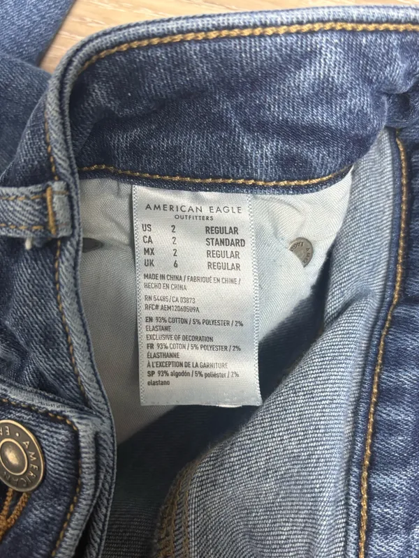 American Eagle Outfitters High-Waisted Jeans - Image 5