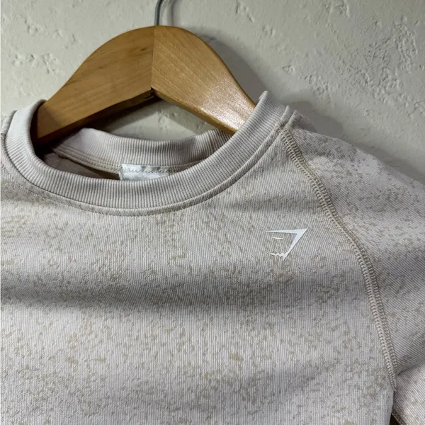 GymShark Crop Top Athletic Top - Size XS Color: Creamish Color - Image 3