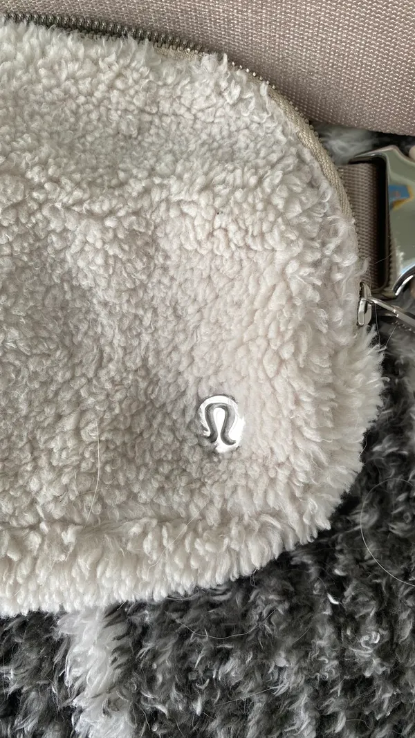 Lululemon Bag Everywhere Belt Fleece - Image 3