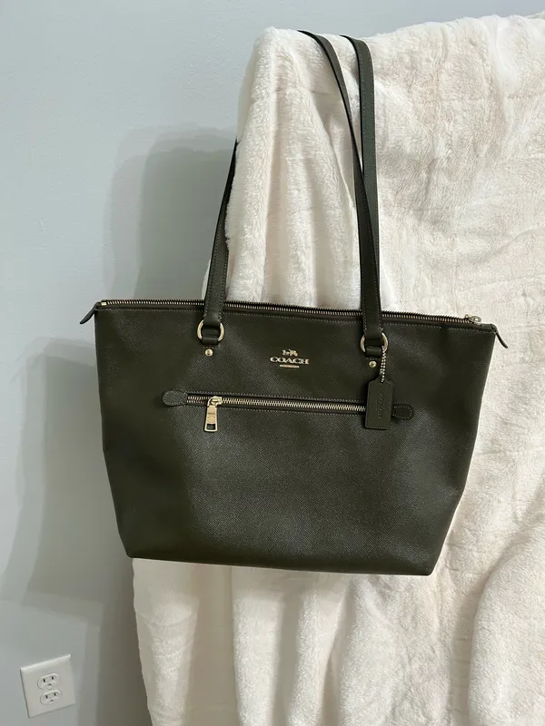 Coach Leather Shoulder Bag - Image 2