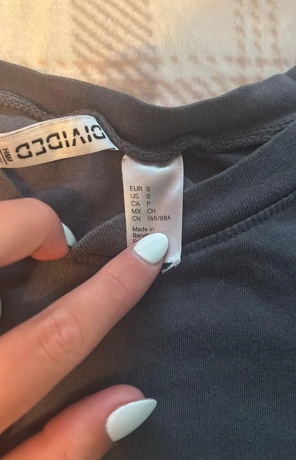H&M cropped t shirt - Image 2