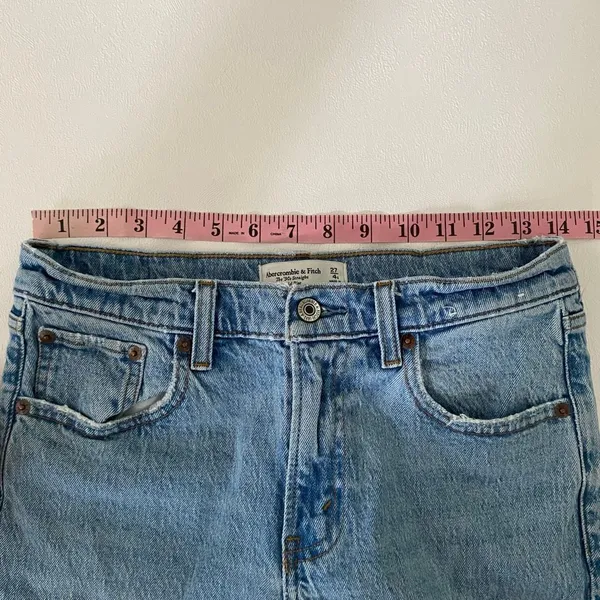 Abercrombie & Fitch 90s Straight Jeans 27/4 Mid Rise Raw Hem Light Wash - Image 5