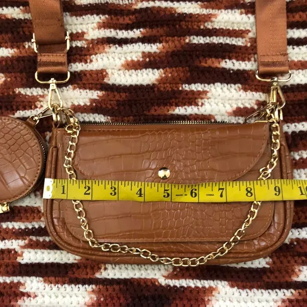 Brown crocodile croc crossbody faux leather shoulder fanny bag purse gold tone chain strap, zipper closure w/ mini pouch Measurement in pics - Image 2