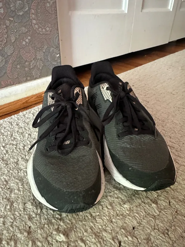 New Balance Tennis Shoes - Image 3