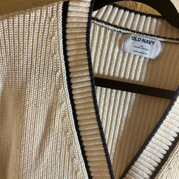Old Navy Cream and Black Cardigan Sweater with V-Neck and Textured Knit - Image 5