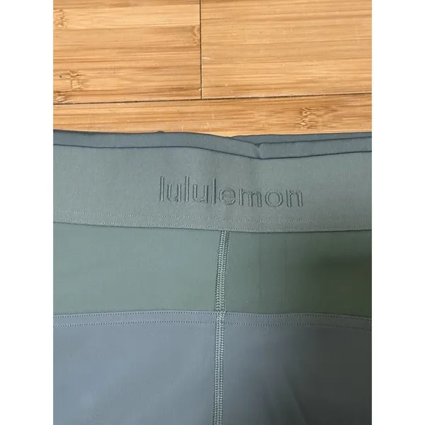 NWT Lululemon License to Train High-Rise Short 2" LOGO Sz 12 Grey Eucalyptus - Image 3
