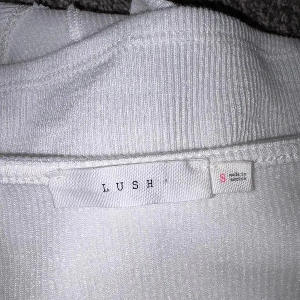 Lush Clothing white ribbed crop top with tie front detail, size S - Image 2