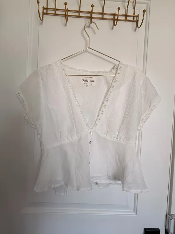 Selfie Leslie Azura Scalloped White Lace Trim Peplum Top - Image 6