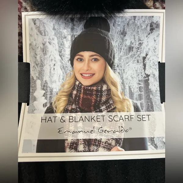 Emanuel Geraldo‎ Black Hat and Plaid blanket Set - Image 2