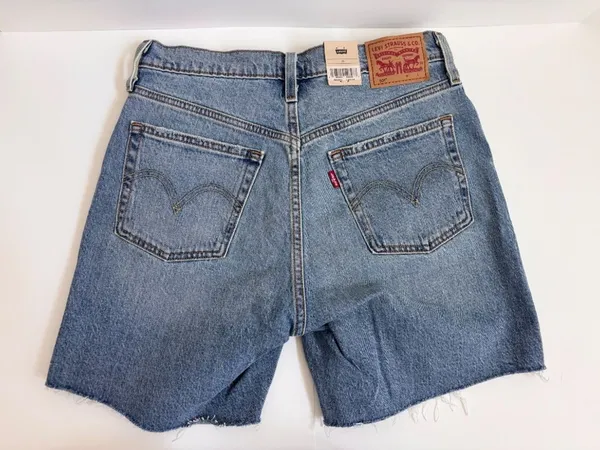 Levi’s 501 Mid Thigh Shorts Women’s NWT Light Wash Button Fly Denim Size 28 - Image 2