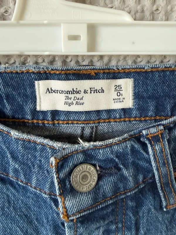 Abercrombie The Dad High-Rise Jeans - Image 2