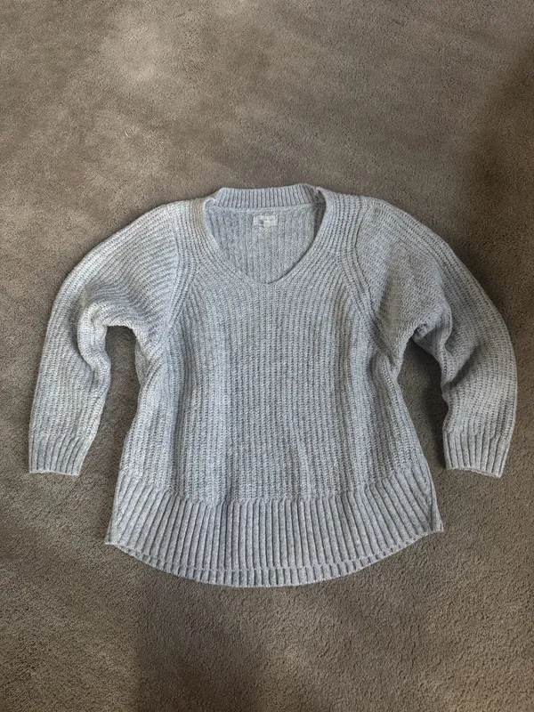 Lou & Grey Gray Chunky Knit V-Neck Sweater Size M - Image 2