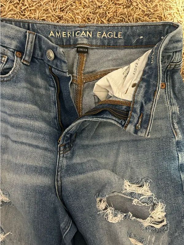 American Eagle Mom Jeans - Image 3
