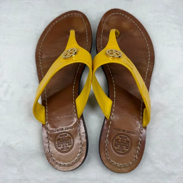 Tory Burch Miller Thong Sandals Yellow Patent Leather Gold Logo Medallion‎ 6M - Image 5