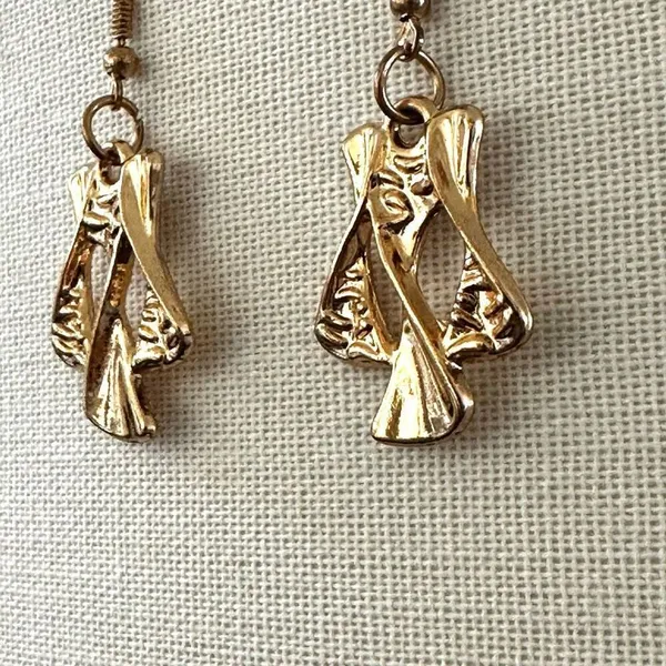 Gold tone drop earrings - Image 2