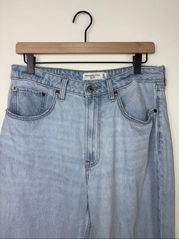 Abercrombie The Loose Jeans Curve Love Women’s Size 30 10 Short High Rise Light - Image 4