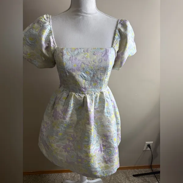 TCEC Pastel Floral Puff Sleeve mini dress jacquard size small - Image 2