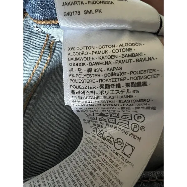 Levis Women’s Wedgie Skinny Medium Wash Button Fly Raw Hem Size‎ 26 - Image 5