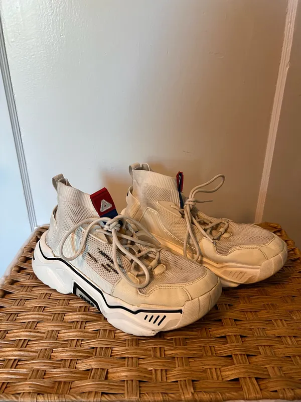 XIDISO White Tennis Shoes Size 11 - Image 3