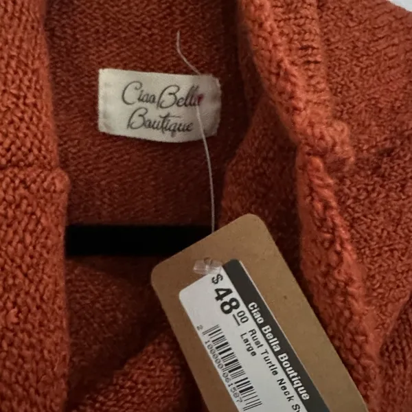 Boutique sweater Size L - Image 2