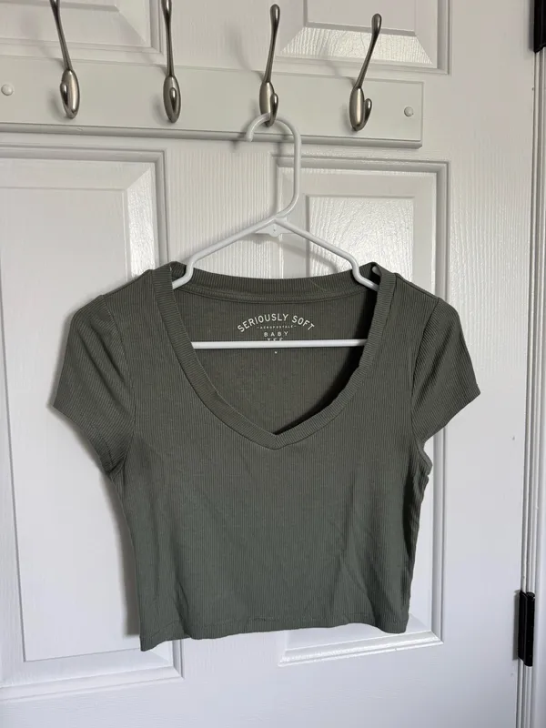 Aeropostale Baby Tee - Image 4