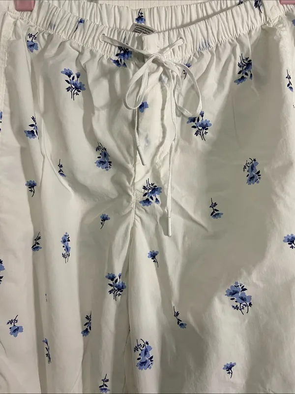 PINK Victoria's Secret White Cargo Joggers with Blue Floral Print - Image 3