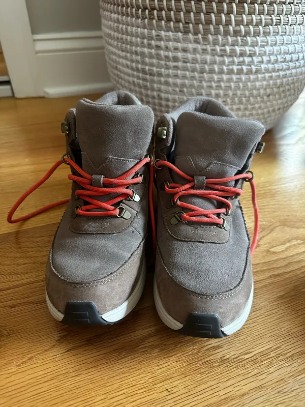 TOMS boots - Image 2