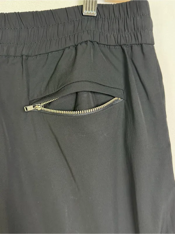 ALC Frank Women Sz 8 Black Bermuda Viscose Short Drawstring Pull On Quiet Lux Golf - Image 10