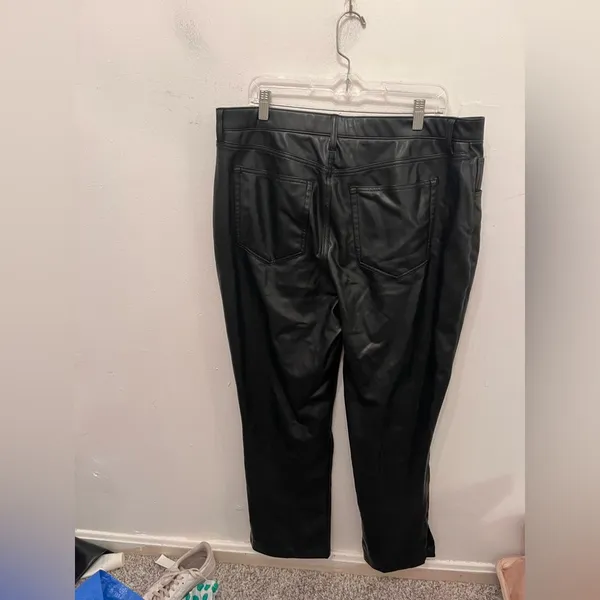 Abercrombie & Fitch 90s Straight Ultra High Rise Vegan Leather Pants 34/18R - Image 4