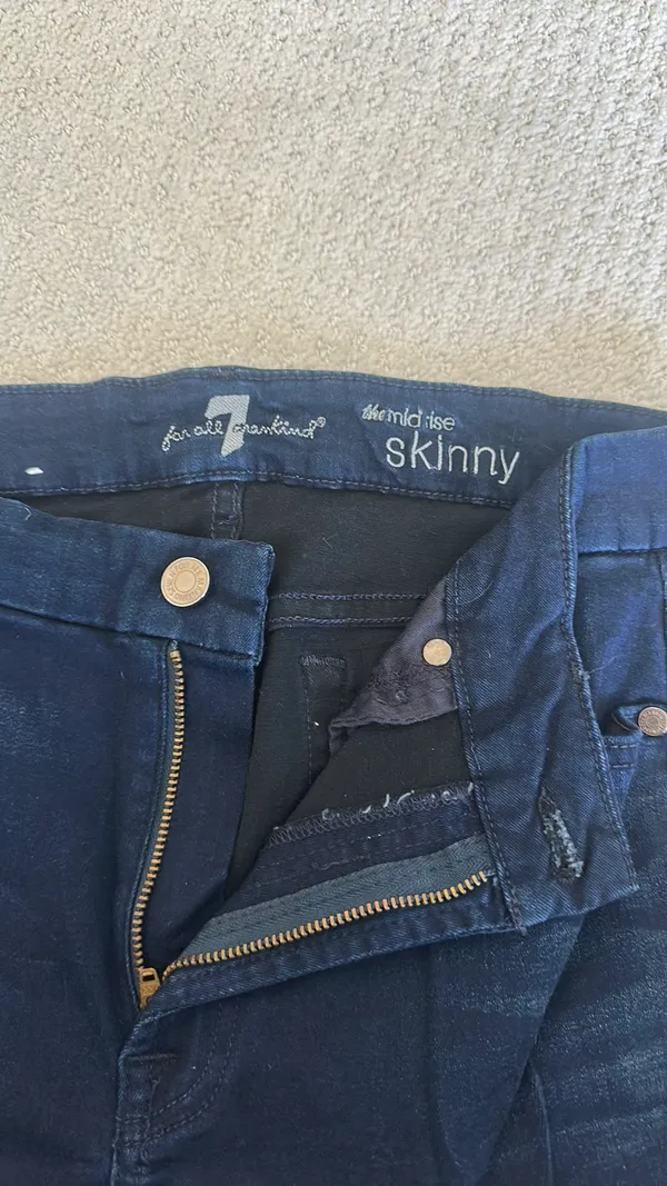 Midrise skinny jeans - Image 3