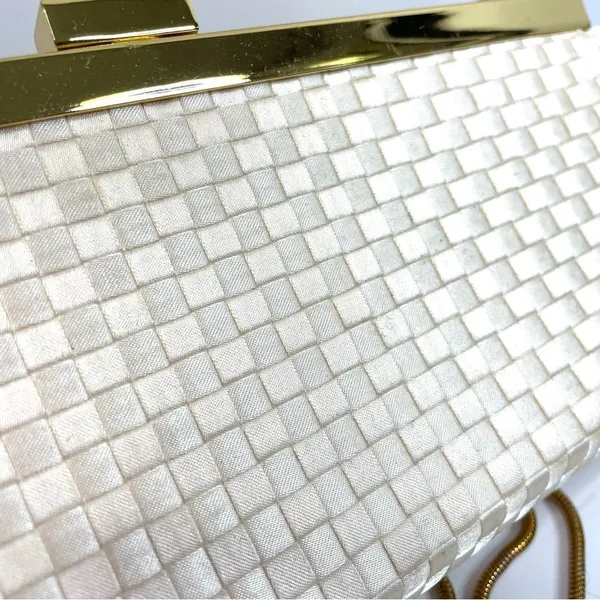 Lord & Taylor Cream Weave Purse Clutch - Image 5