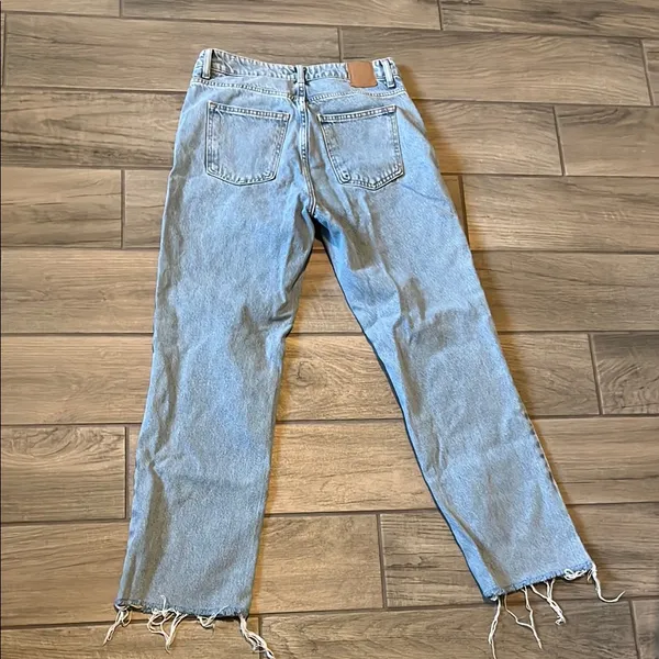 Zara Blue Straight Leg Denim with Vintage Appeal - Image 9