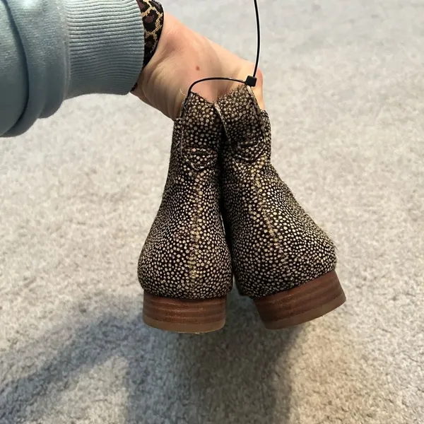 Madewell Gold Black Dotted Calf Hair Chelsea Ankle Boots Pointed Toe‎ Womens 7 - Image 2