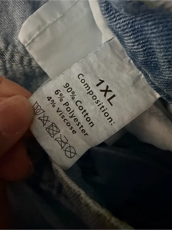 Light Wash Wide Leg Jeans waist 18", inseam 27", rise 12" - Image 3