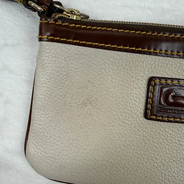 Dooney & Bourke Cream Pebbled Leather Wristlet Pouch Brown Trim‎ Duck Logo READ - Image 3