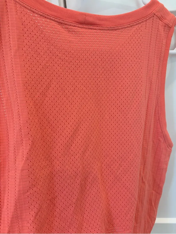 Lululemon Tank Top Size Medium - Image 4