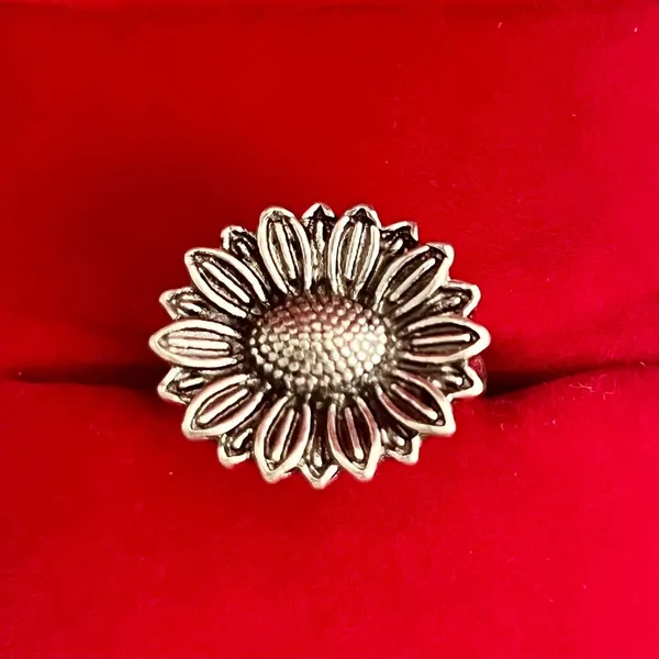 Vintage Sunflower Titanium Steel Silver Ring Size 6 - Image 2