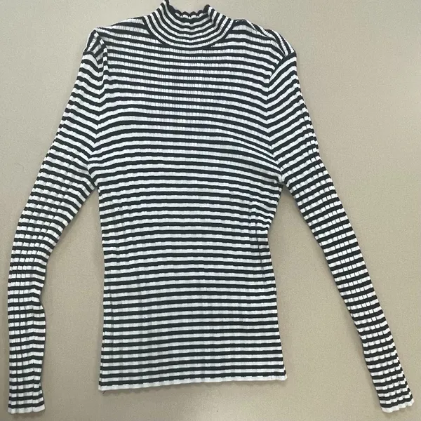 Abercrombie & Fitch Navy and White Slim Rib Turtleneck Sweater - XL - Like New - Image 2