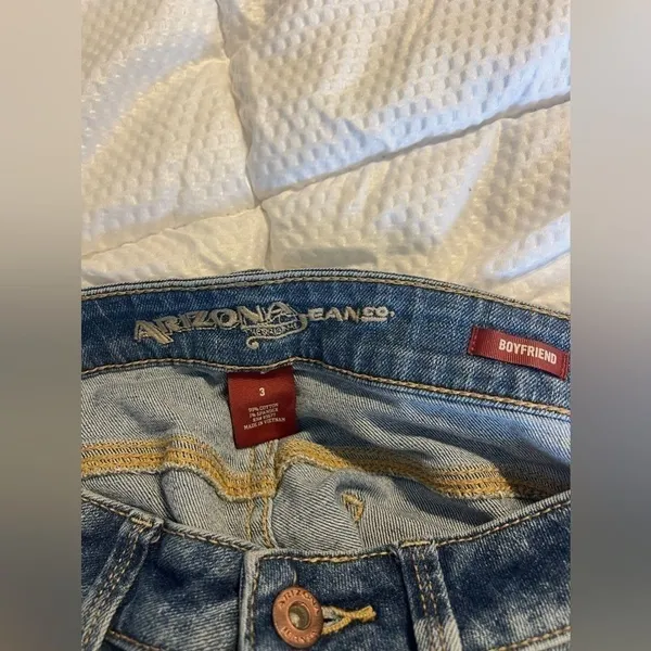Arizona‎ Woman's blue jeans size 3 with rips - Image 3