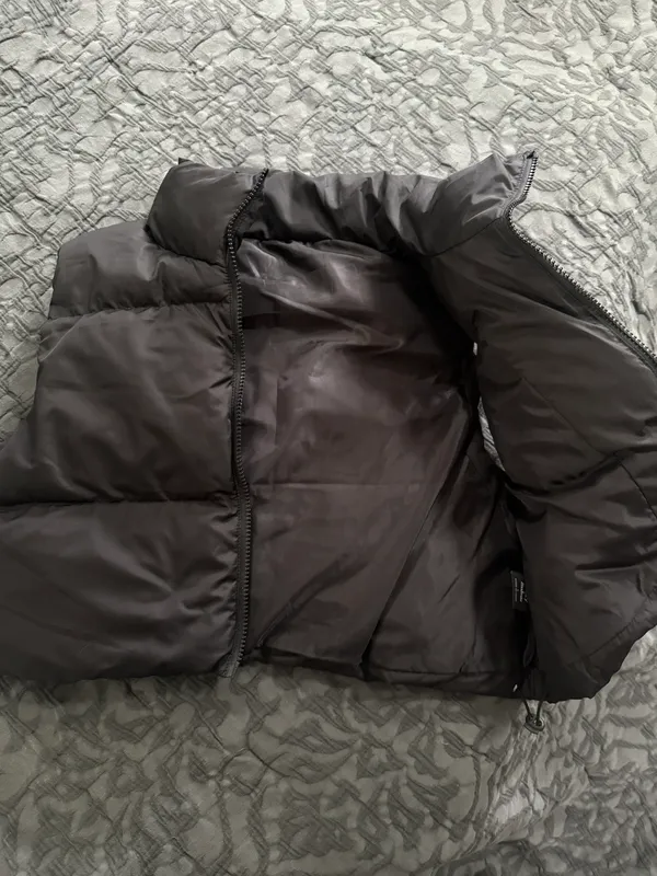 Cropped NFL Eagles Cropped Puffer Vest - Image 2