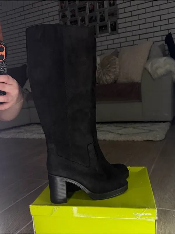 Chelsea & Violet Black Knee-High Block Heel Boots - Image 4